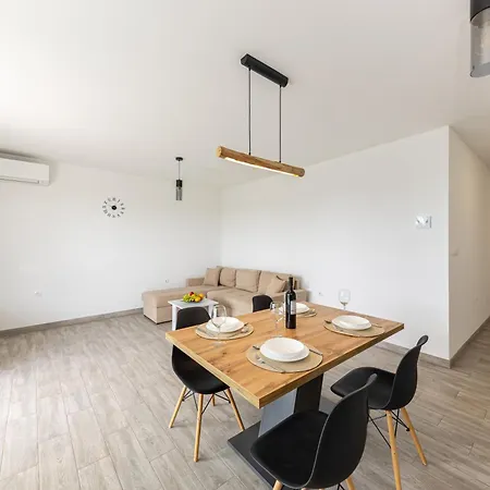 Gabriel Apartment *